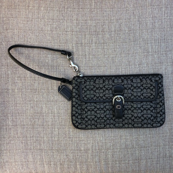 Coach Handbags - COACH wristlet